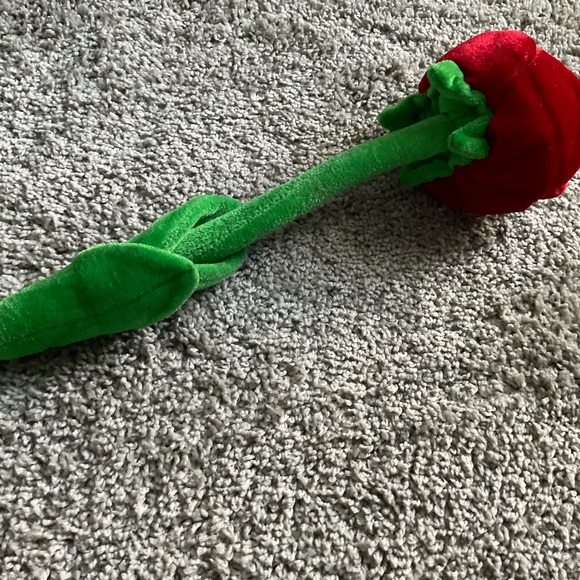 🌹Plush subtly velvety rose - Valentine’s Day 🌹 - Picture 4 of 11